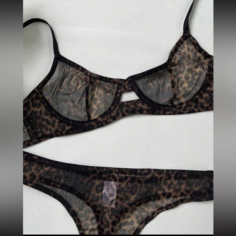 Lingerie Set - Picture 4 of 6